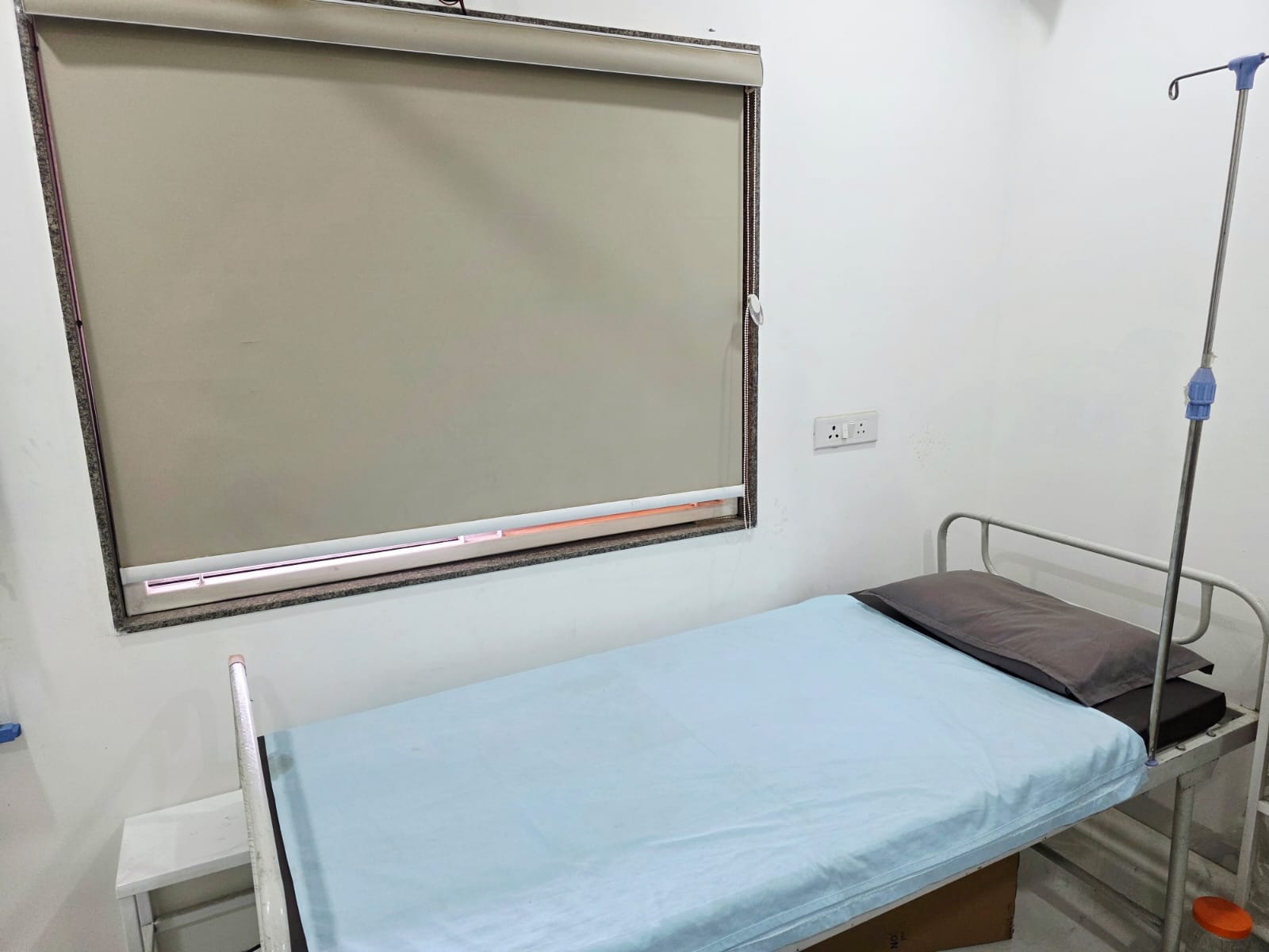 Patient Care Room - Dhande Speciality Clinic